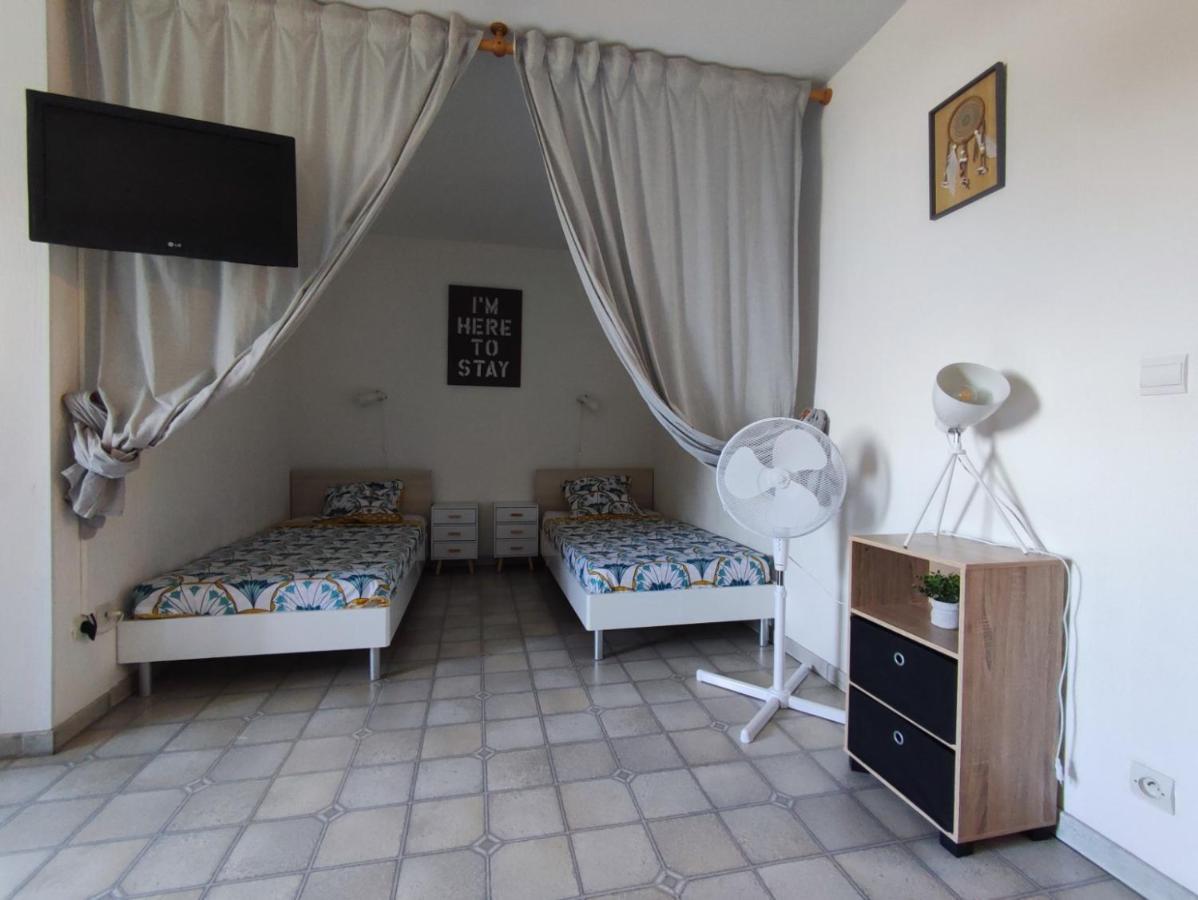 Studio Meuble Classe 2 Etoiles - 30M² Greoux-les-Bains Bagian luar foto